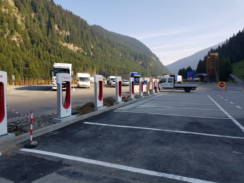 stazione di ricarica Tesla Brennero