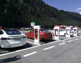 stazione di ricarica Tesla Brennero