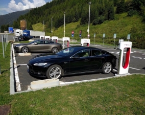 stazione di ricarica Tesla Brennero